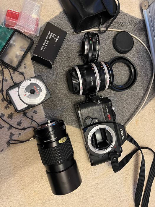 Trusa foto Konica Autoreflex T4 obiectiv adaptoare  diplomat transport