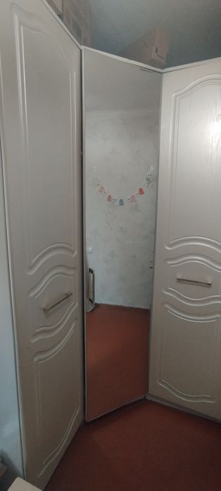 Продам угловой шкаф