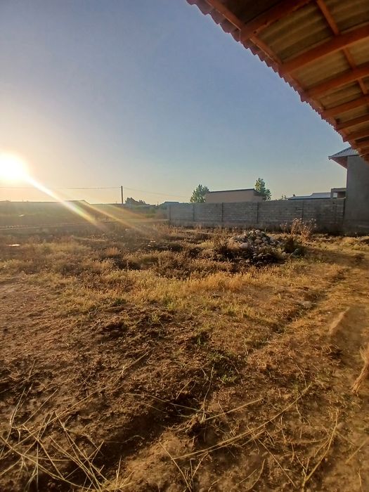 uchastka yer sotiladi XAMMA HUJJATLARI 100 %samo toyxana yonidan 6 ch