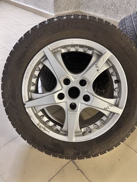 Зимние шины Bridgestone на дисках