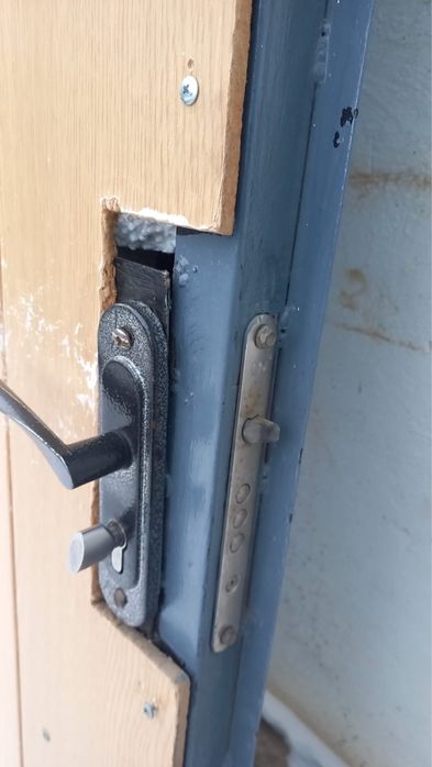 Продам металлический дверь