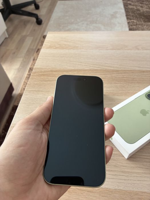 Продавам IPHONE 17 256GB
