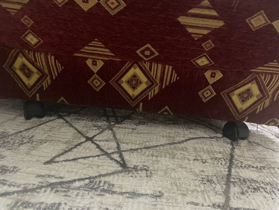 Диван с креслами.