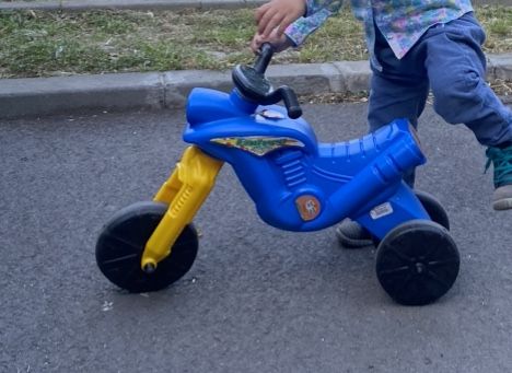 Motocicleta plastic (tricicleta) 2-3 ani