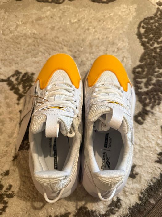 Reebok маратонки новй, розмер 35
