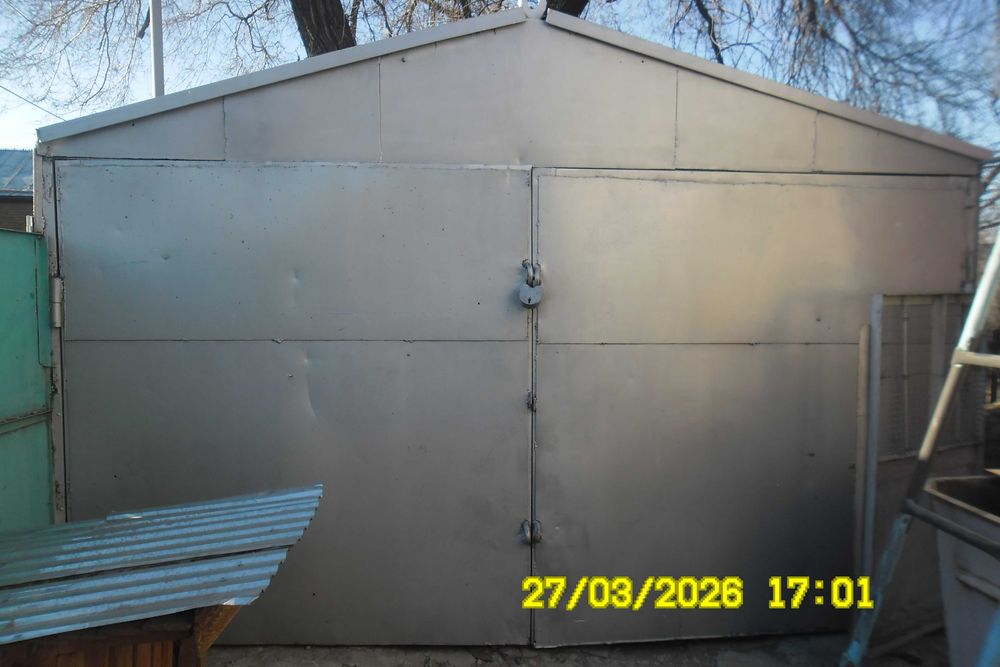 Продам:Большой металлический гараж на две машины.