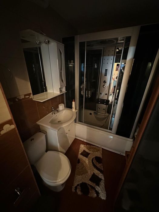 Închiriez apartament cu 3 camere în Caransebeș