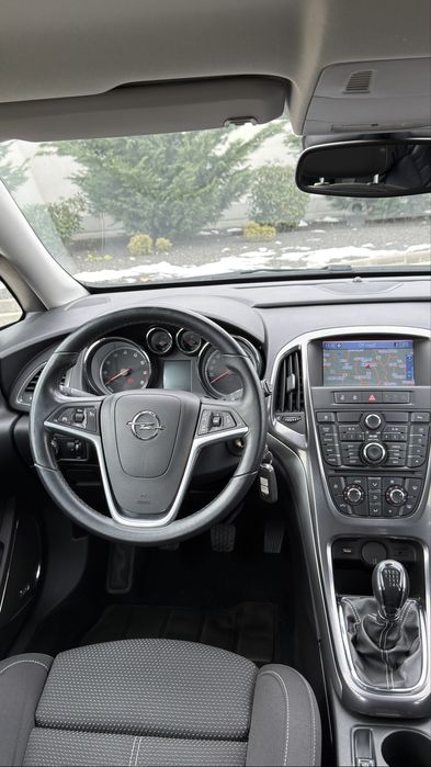 Opel Astra  J / Sports Tourer / 1.4 Turbo / Bi-Xenon / Euro 5