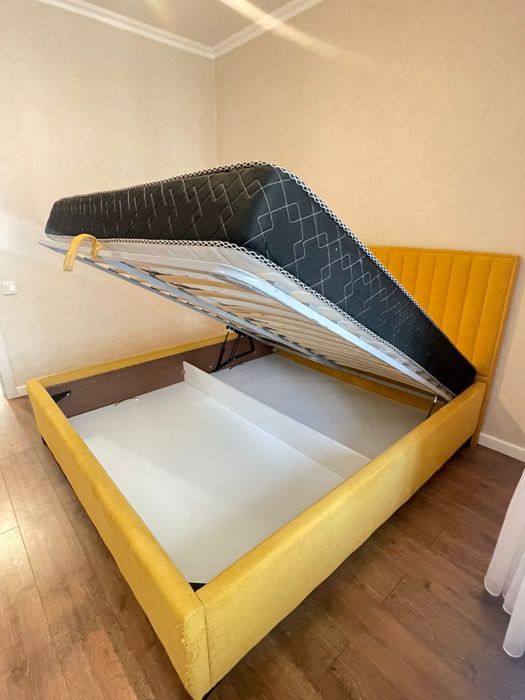 Продам кровать с матрасом 180*200
