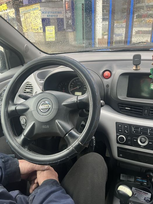 nissan almera tino