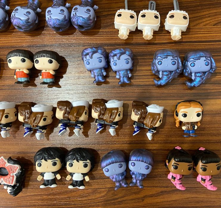 Фигурки из kinder joy stranger things