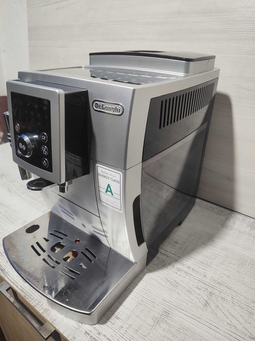 Кафеавтомат - робот Delonghi MAGNIFICA ECAM