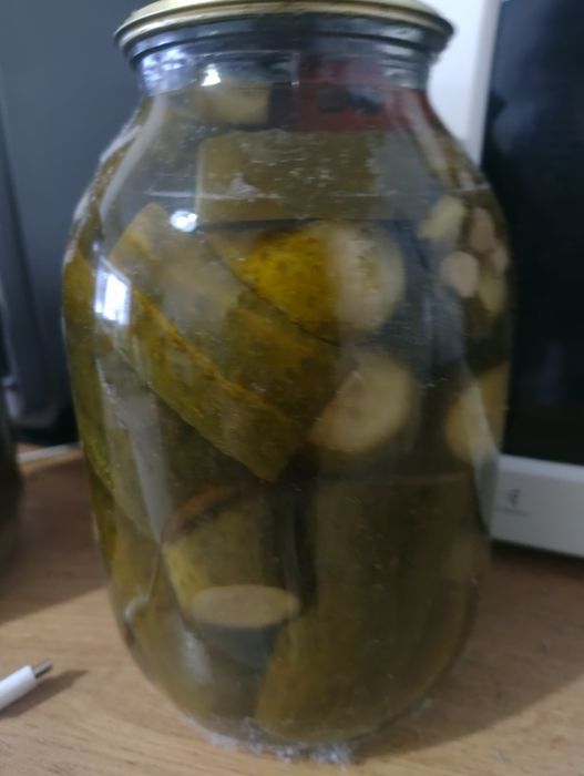 Продается 3л 1800тг