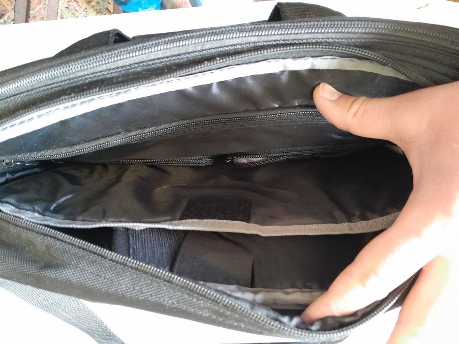 Vand geanta office in stare buna