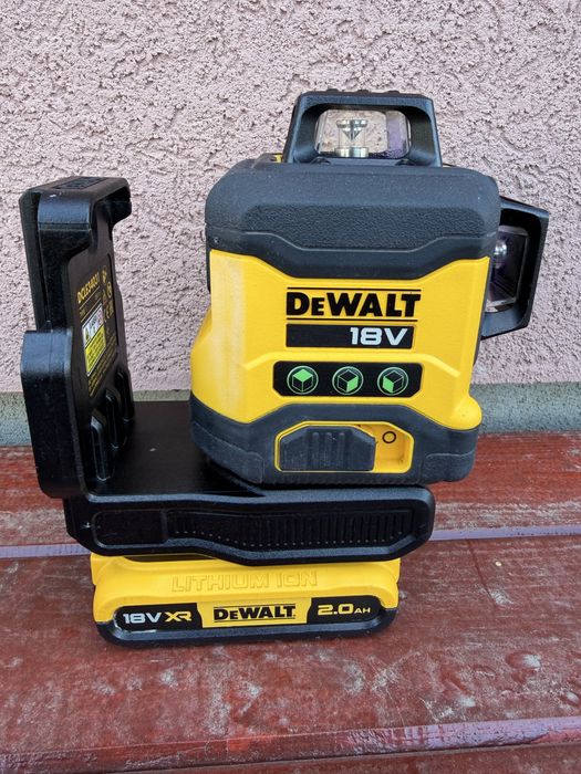 Dewalt nivela cu 3 linii