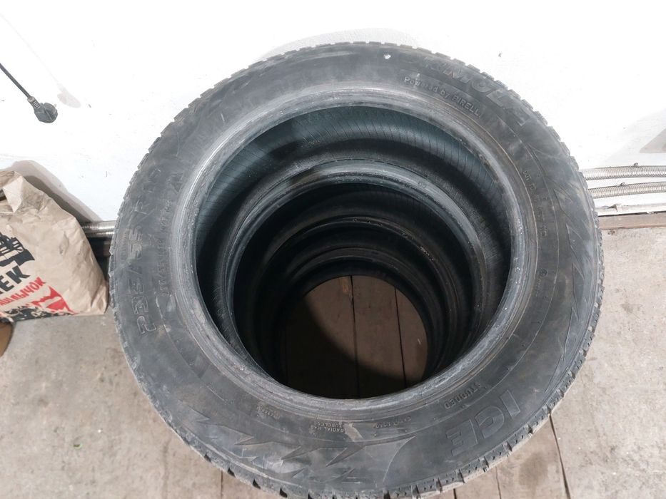 Продам зимнию резину 235/55 R18