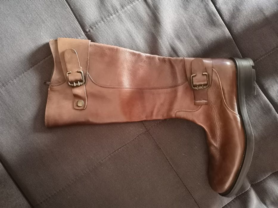 Vând cizme, sunt doar probate