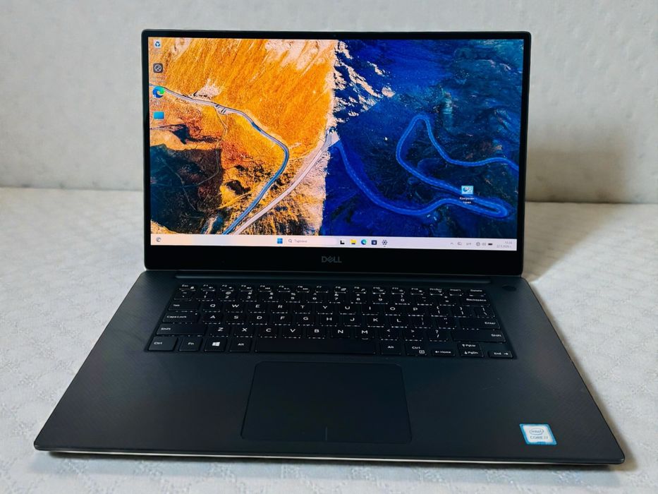 Лаптоп Dell XPS 7590 15" 4K UHD i7-9750H 2.60Ghz 16RAM 256GB SSD Nvidia GTX 1650 Перфектен! Гаранция!