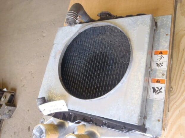de vanzare radiator de racire compatibil cu motor kubota d905