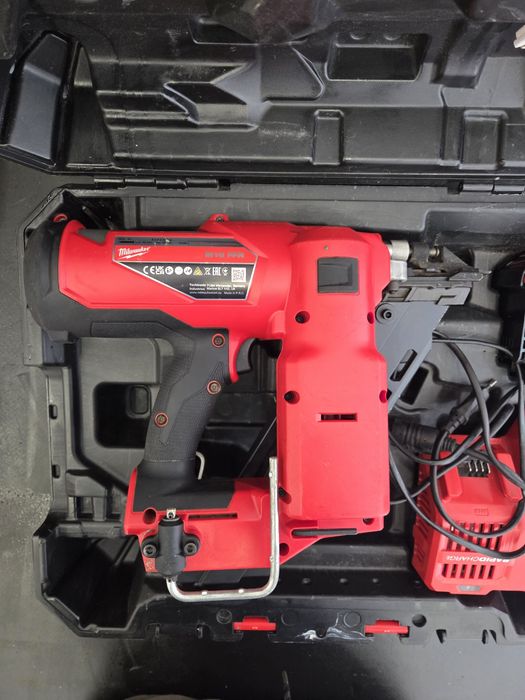 Pistol de batut cuie in lemn Milwaukee M18 FFN CA NOU