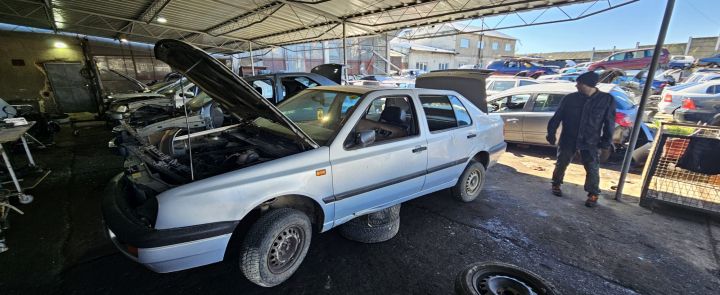 Piese Volkswagen VW Vento 1993 1.8 AT (90 hp)