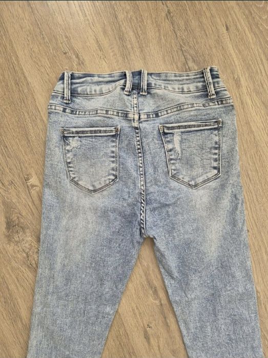 Дамски дънки в отлично състояние