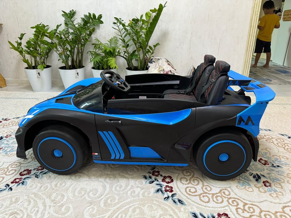Детская машина Bugatti Bolide Срочно!