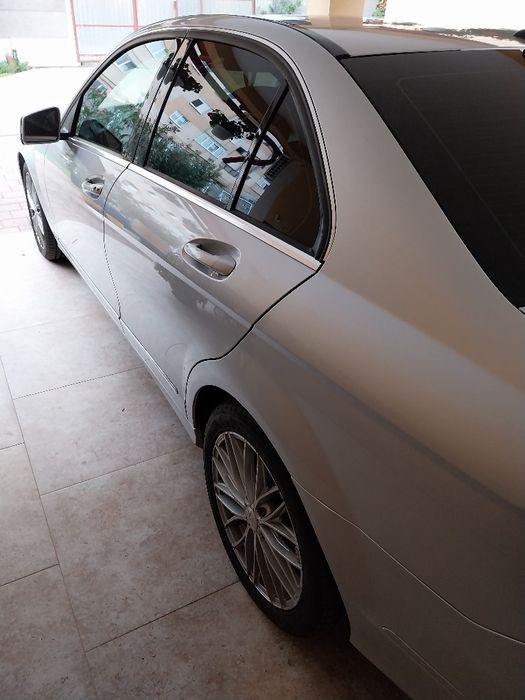 Vând Mercedes C class 220