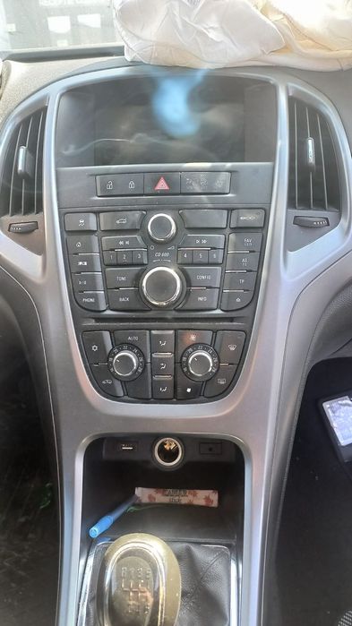 Dezmembram Opel Astra J limuzina 1.4 Turbo B14NET