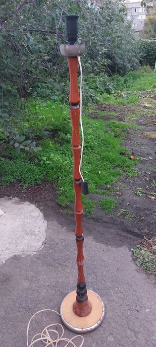 Продам напольную лампу (Бра)