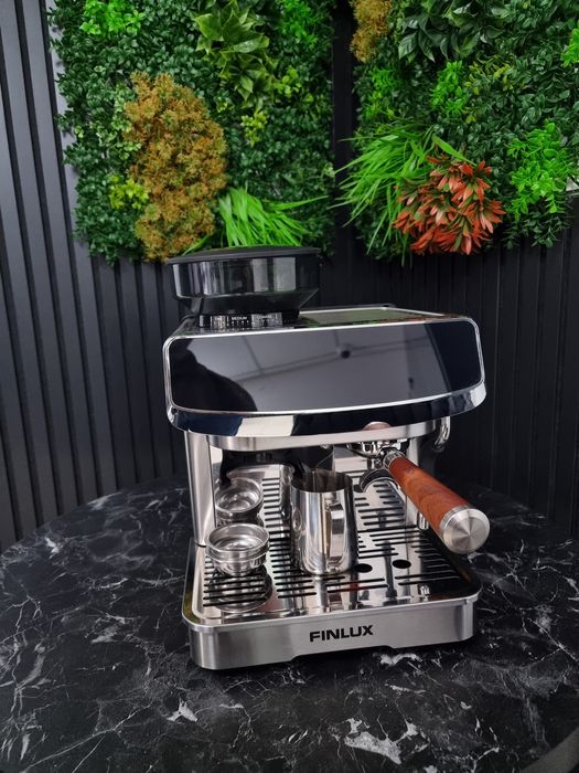 Noble Amanet - Espressor Finlux FEM-1935D, 2450W, Rasnita de cafea integrata