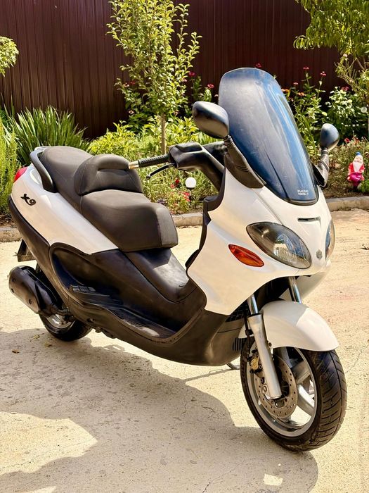 Scuter Piaggio X9 125 CC se conduce cu B