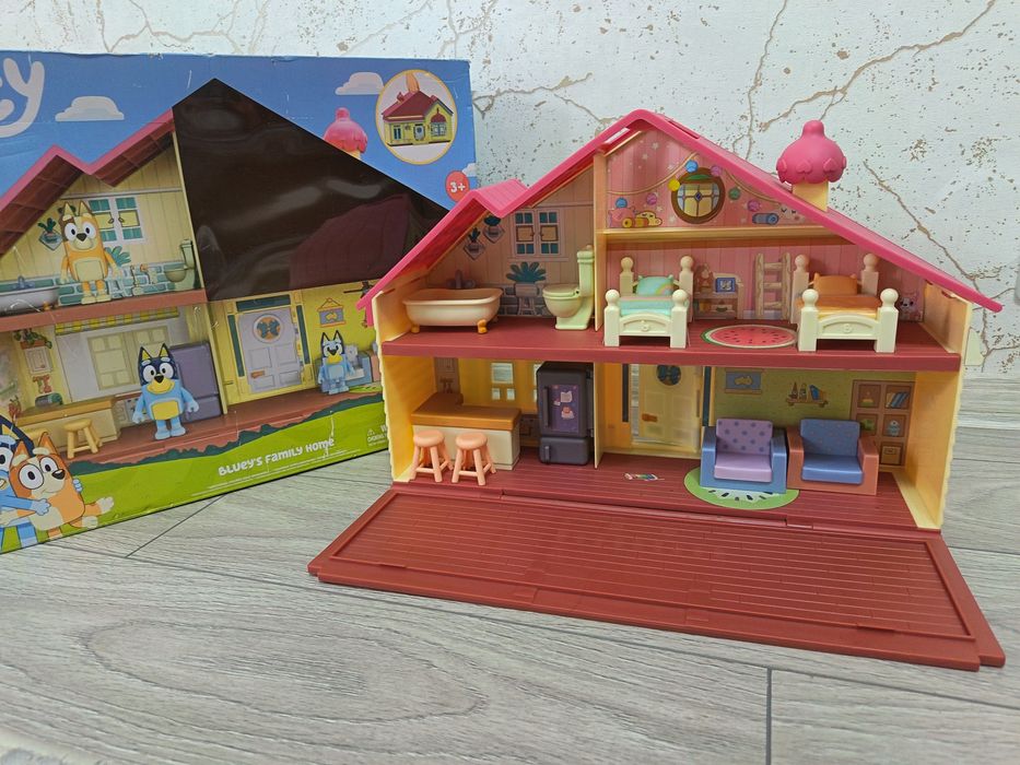 Căsuța lui Bluey și Bingo cu 2 figurine incluse