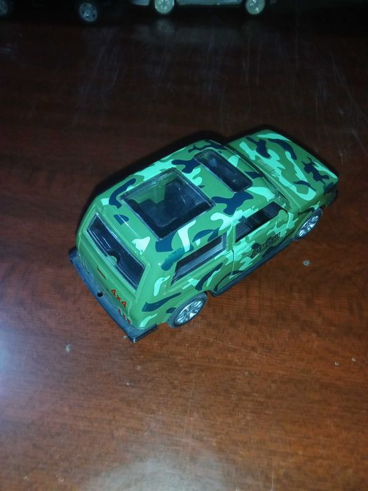 Niva modelka ideal holatda eshiklari ochiladi