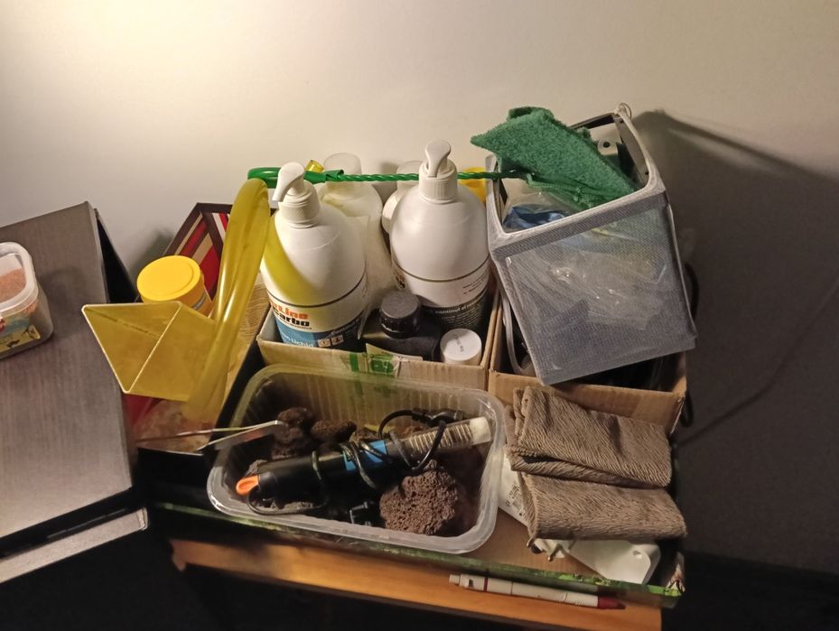 Acvariu cu toate accesoriile/fertilizanți/pensete