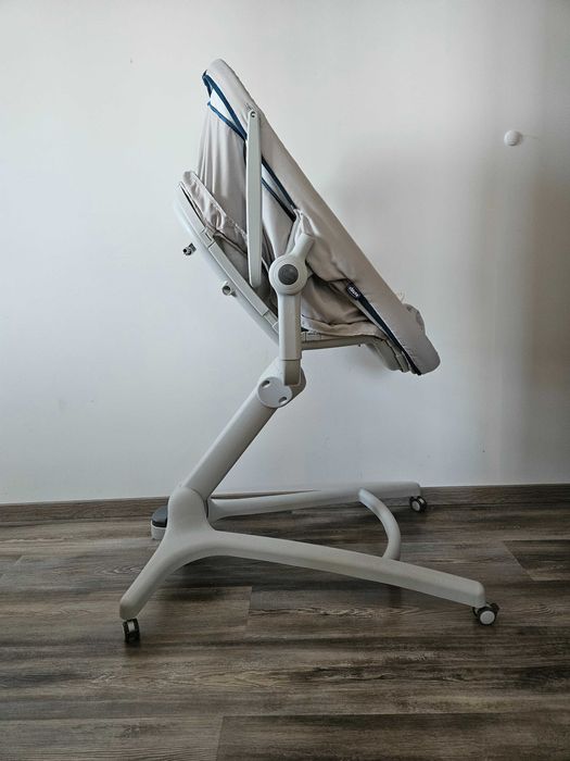 Chicco Baby Hug 4-в-1 с табла и калъф