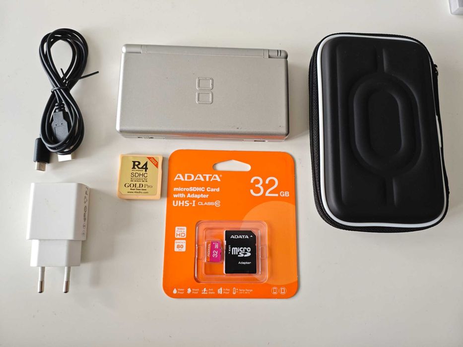 Nintendo DS Lite - качени много игри