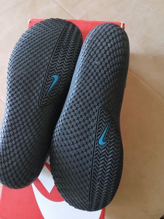 Чисто нови маратонки нйке много леки и удобни 42 номер 45 евро