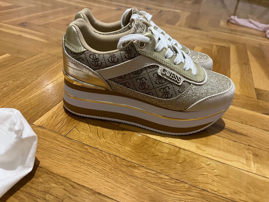 Сет Guess чанта и кецове