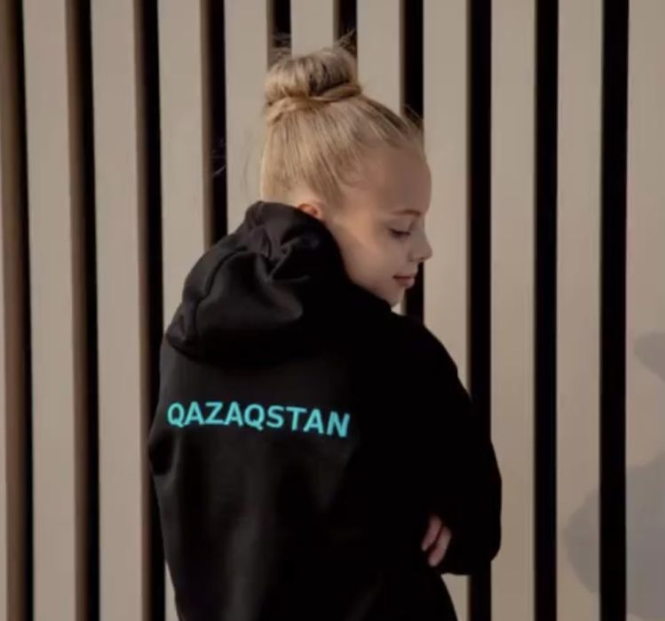 Черное худи унисекс