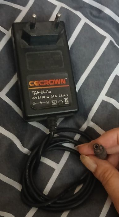 Зарядное устройство для шуруповерта Crown (КРАУН)