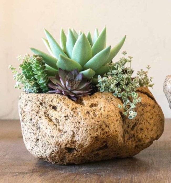 Свещници и украса от естествен камък