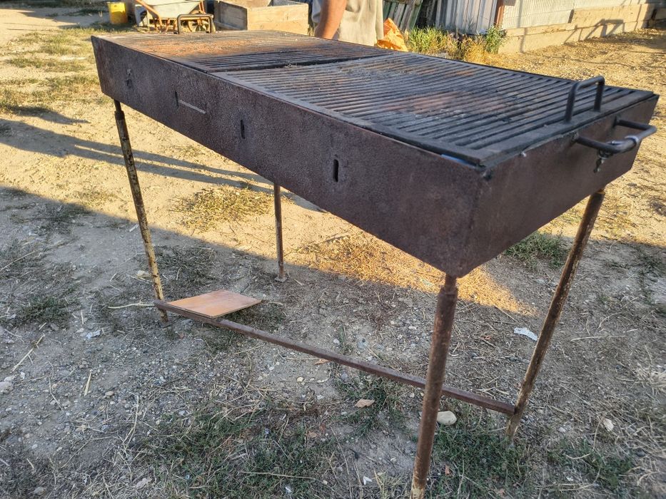 Vând grătare  de 120cm pe 60