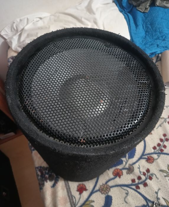 stare buna subwoofer auto 800w cu 250.w rms tun de bass blaupunkt se da cu proba