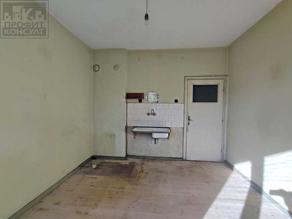 Тристаен апартамент с гараж в идеален център