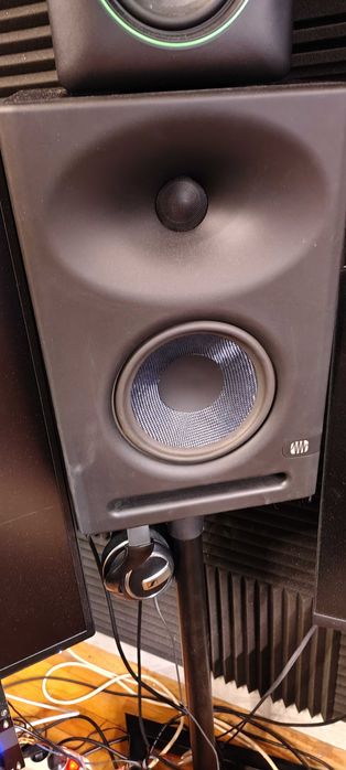 Presonus eris e7xt продава.