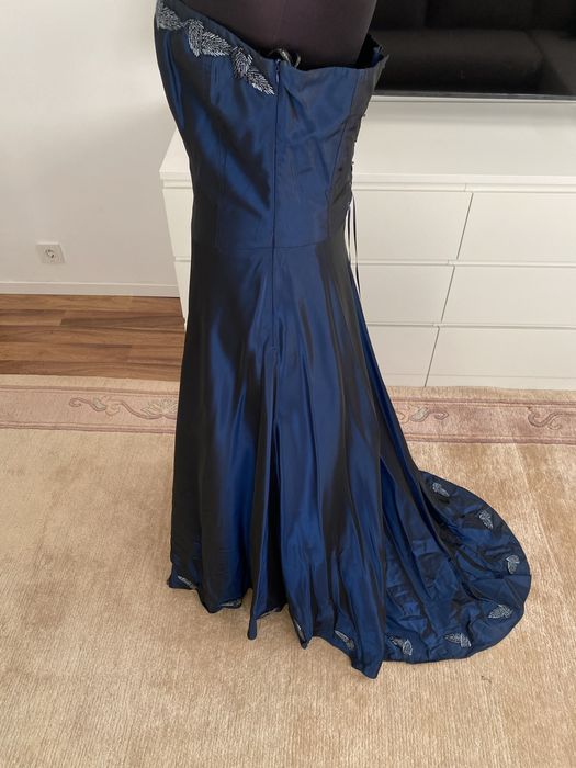 Vand rochie nasa/soacra cu trena , eleganta