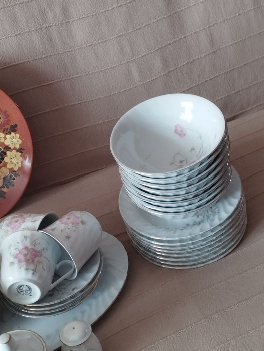 Продам столово-чайный сервис