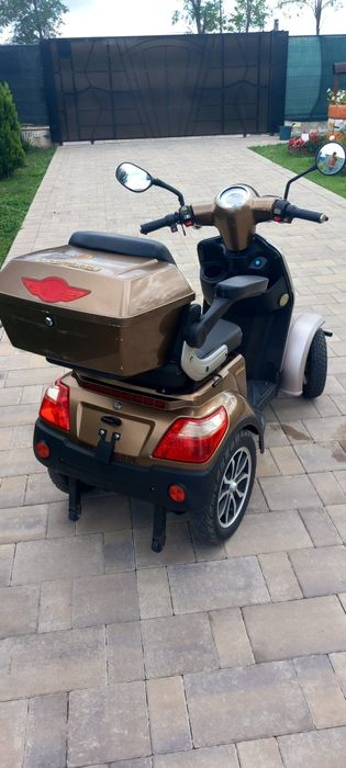 Scuter electric cu 4 roti