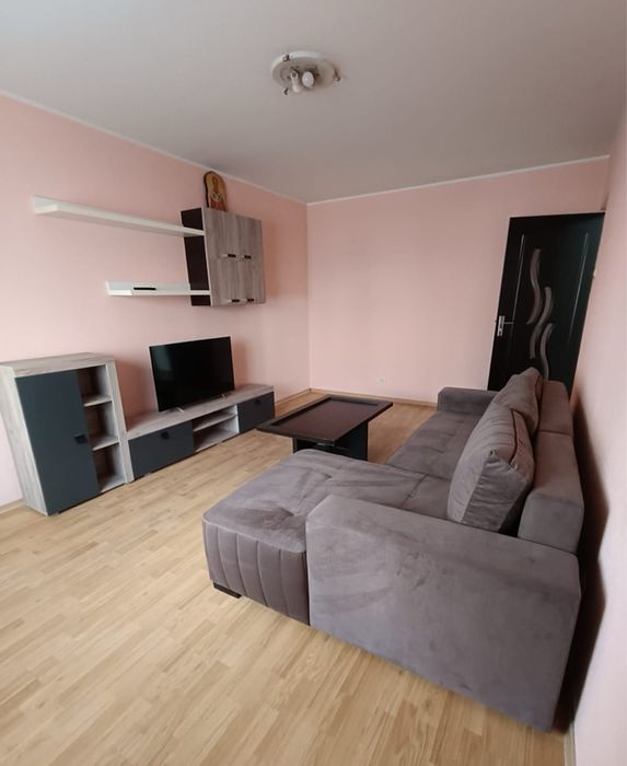 Inchiriez apt cu 3 camere, 380€